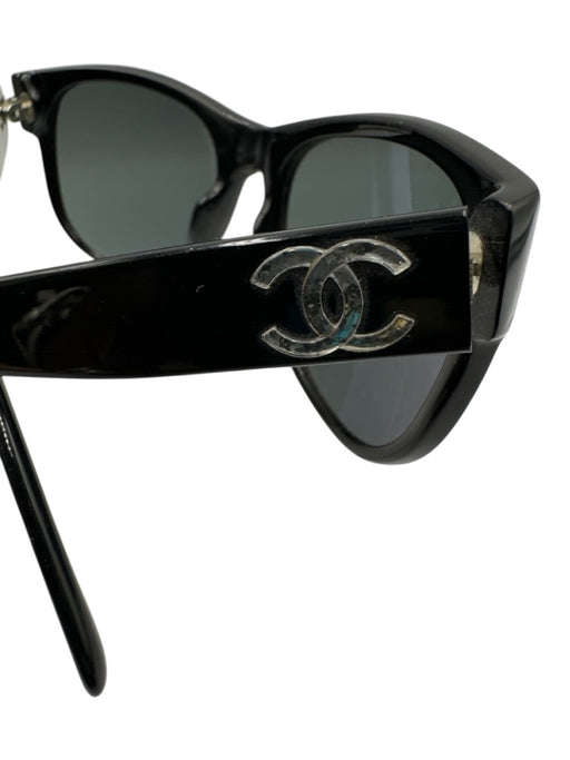 Chanel Black Acetate Wayfarer case incl Sunglasses Black