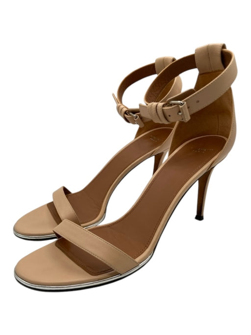 Givenchy Shoe Size 9 Pale Pink Leather round toe Silver Detail Midi Heel Pumps Pale Pink / 9