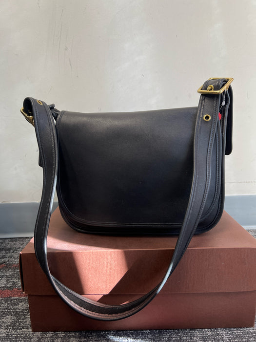 Coach Black Leather Gold hardware Flap Inside & Out Pockets Hobo Bag