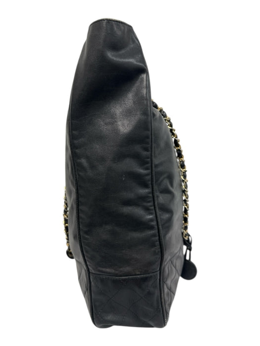 Chanel Black Leather Gold Tone Hardware Magnetic Snap Closure Quilted Detail Bag Black