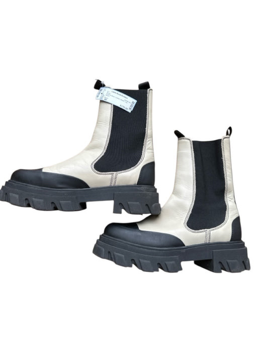 Ganni Shoe Size 40 Cream & Black Leather Stretch Lug Boots Cream & Black / 40