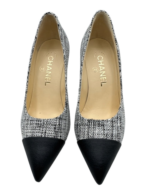 Chanel Shoe Size 35 Black & White textile upper Tweed Toe Cap Heel Detail Pumps Black & White / 35