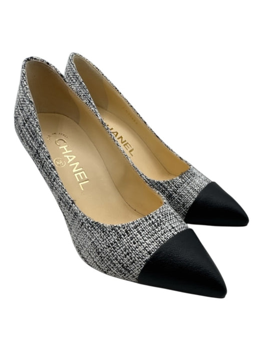 Chanel Shoe Size 35 Black & White textile upper Tweed Toe Cap Heel Detail Pumps Black & White / 35