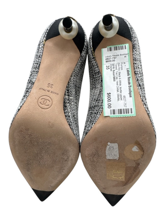 Chanel Shoe Size 35 Black & White textile upper Tweed Toe Cap Heel Detail Pumps Black & White / 35