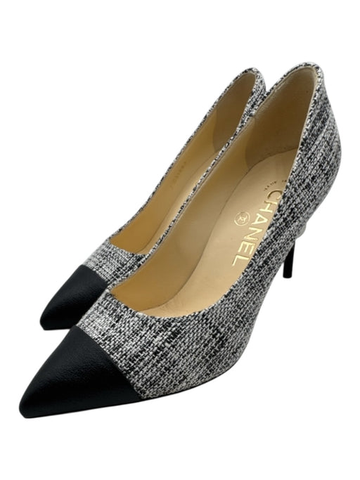 Chanel Shoe Size 35 Black & White textile upper Tweed Toe Cap Heel Detail Pumps Black & White / 35