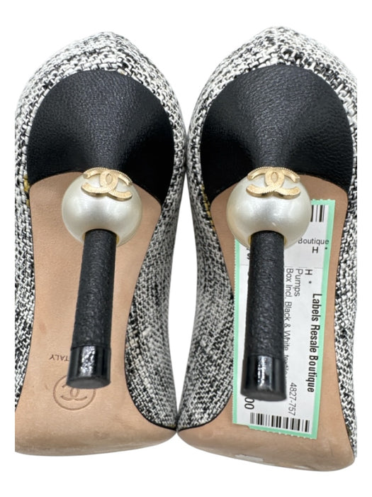 Chanel Shoe Size 35 Black & White textile upper Tweed Toe Cap Heel Detail Pumps Black & White / 35