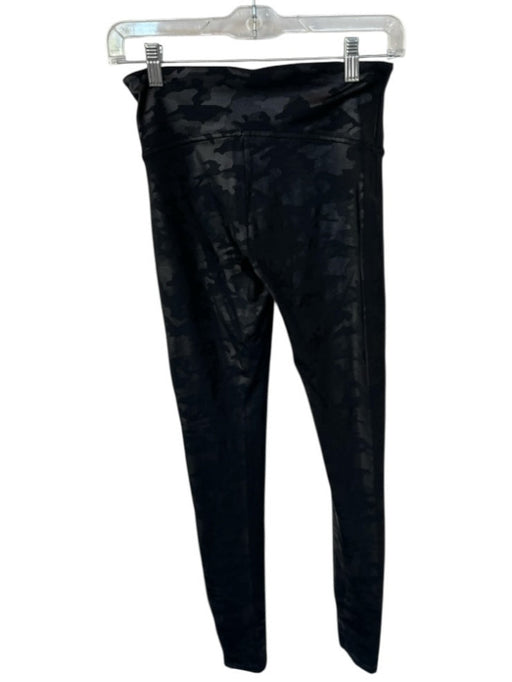 Spanx Size M Black Coated Camo Athletic Leggings Black / M