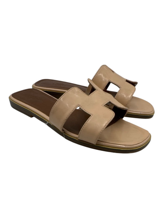 Hermes Shoe Size 38 Beige Leather Upper Patent Logo Slide Flat Sandals Beige / 38