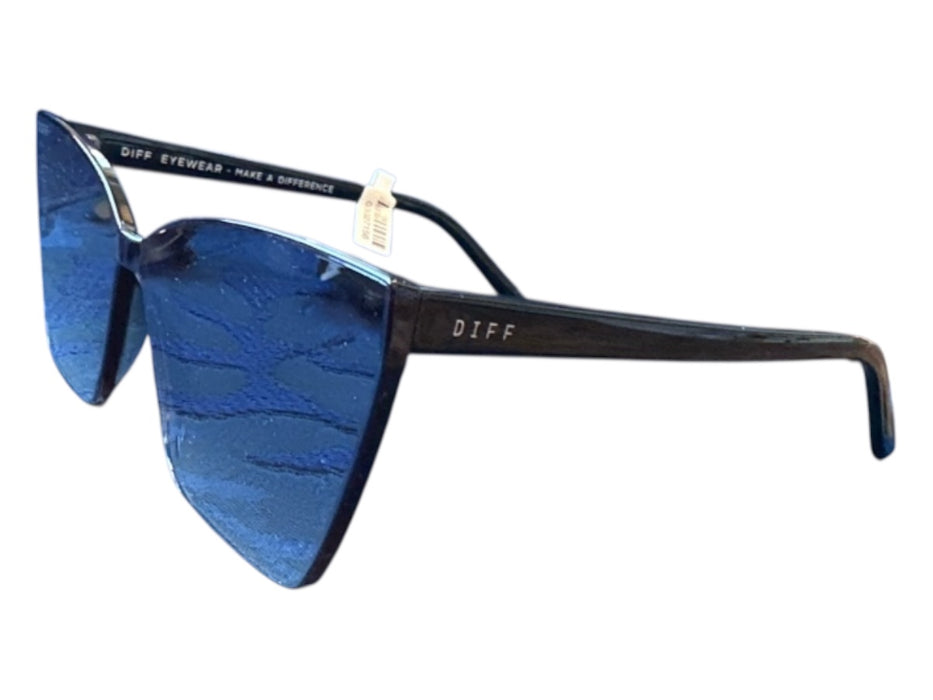 Diff Black & Gray Acetate Cat Eye Mirrored Oversized Sunglasses Black & Gray