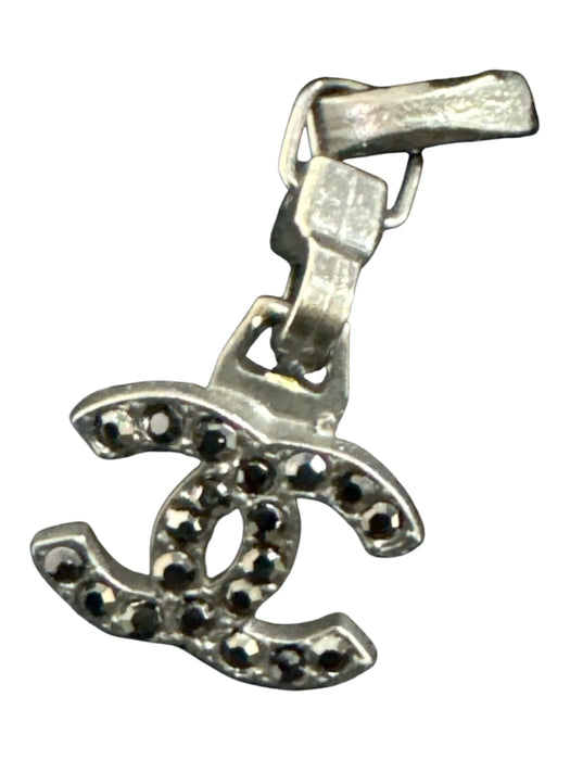 Chanel Size S / 40 Black Wool Blend Tweed Logo Zipper Zip Pocket Pencil Skirt Black / S / 40