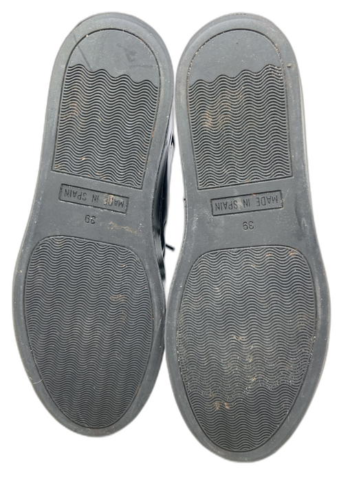 Moschino Shoe Size 39 Black & Gold Patent Leather Low Top lace up Sneakers Black & Gold / 39