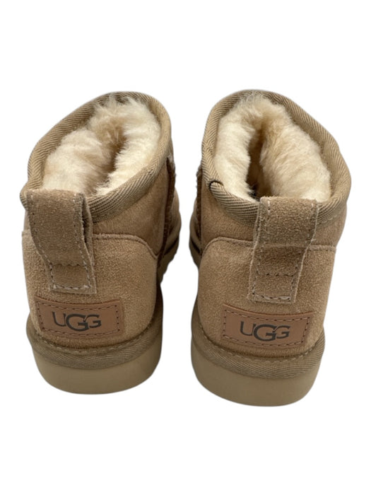 Ugg Shoe Size 6 Light Tan Suede Shearling Pull On Short Booties Light Tan / 6