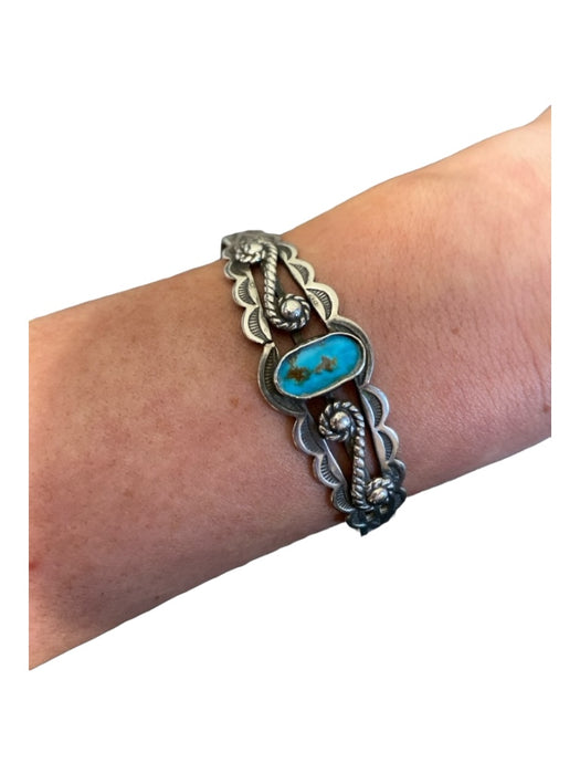 No Brand Silver & Turquoise Metal Gem Detail Abstract cuff Bracelet Silver & Turquoise