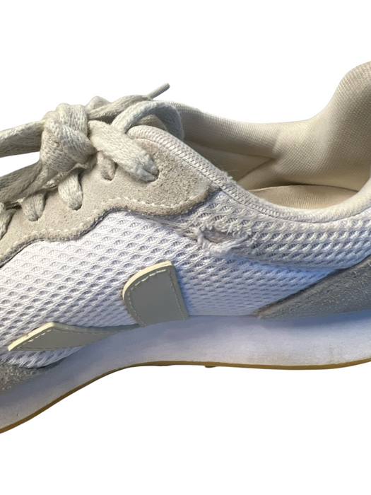 Veja Shoe Size 7 White & Gray Suede & Fabric Low Top Lace Up Almond Toe Shoes White & Gray / 7