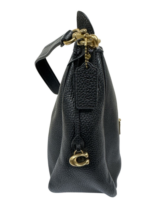 Coach Black Pebbled Leather Zip Top Zip Pockets Crossbody Strap Bag Black / M/L