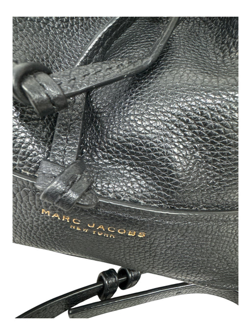 Marc Jacobs Black Pebble Leather Gold hardware Detachable Strap drawsstring Bag Black / Medium