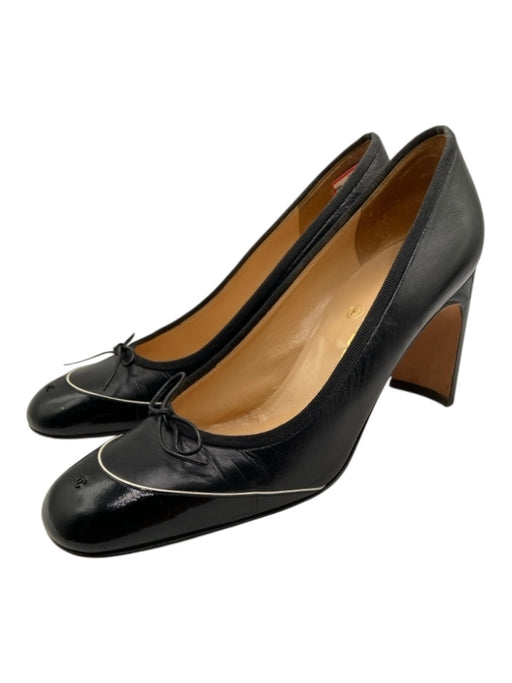 Chanel Shoe Size 39.5 Black & White Leather Round Square Toe Bow Pumps Black & White / 39.5