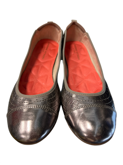 Adrienne Vittadini Shoe Size 9.5 Silver Manmade Material Round Toe Shoes Silver / 9.5