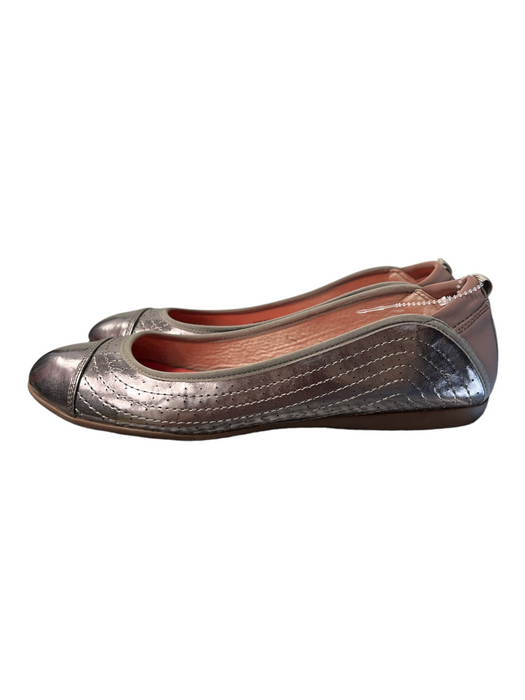 Adrienne Vittadini Shoe Size 9.5 Silver Manmade Material Round Toe Shoes Silver / 9.5