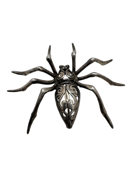 Figural Jezlaine Silver Silver Tone Metal Spider Etched Pattern Brooch Silver