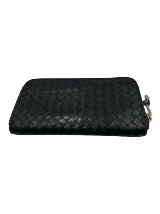Bottega Veneta Black Leather Zip Close Woven Card holder Continental Wallets Black