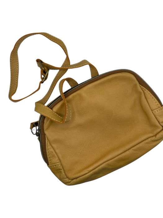 Carry 17 Tan Leather Zip Close Crossbody Bag Tan / XS