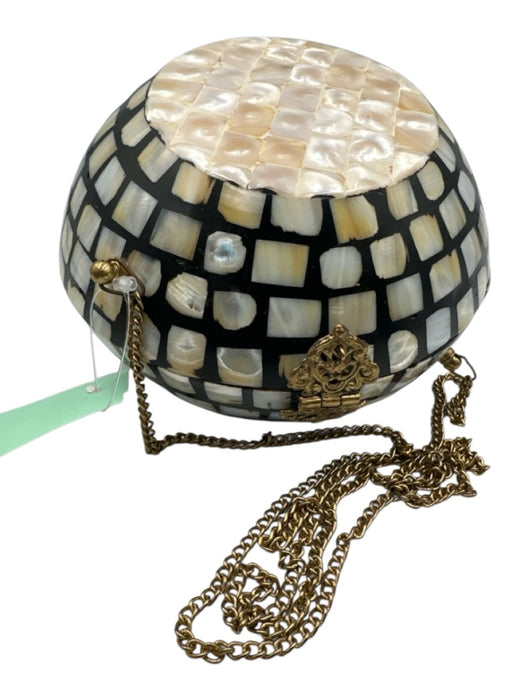 Black & White Mother of Pearl Shell Round Gold Tone Hardware Hinge Opening Bag Black & White