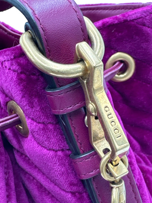 Gucci Fuschia Pink Velvet Bucket Chain Strap Quilted Gold Hardware Bag Fuschia Pink / S