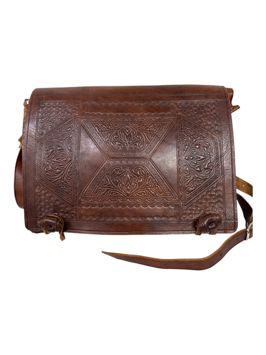 Brown Leather Engraved Adjustable Strap Flap Closure Messenger Bag Brown / Medium