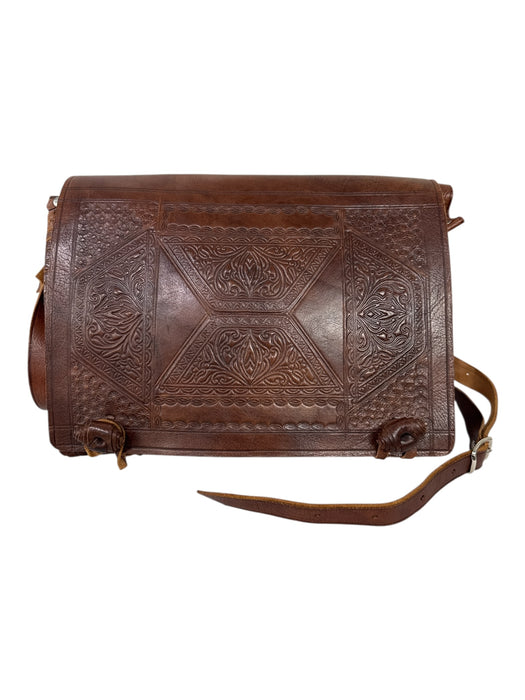 Brown Leather Engraved Adjustable Strap Flap Closure Messenger Bag Brown / Medium