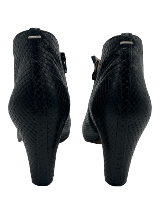 Maison Martin Margiela Shoe Size 36.5 Black Leather Side Zip Animal Booties Black / 36.5