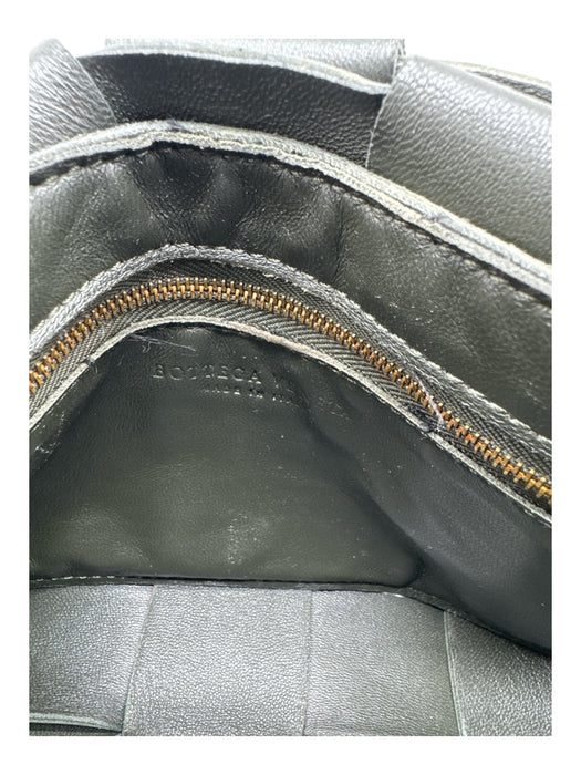 Bottega Veneta Olive Green Leather Weave flap over Magnetic Close Crossbody Bag Olive Green / Small