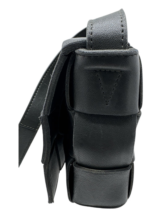 Bottega Veneta Olive Green Leather Weave flap over Magnetic Close Crossbody Bag Olive Green / Small