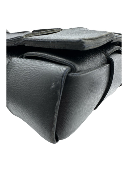 Bottega Veneta Olive Green Leather Weave flap over Magnetic Close Crossbody Bag Olive Green / Small