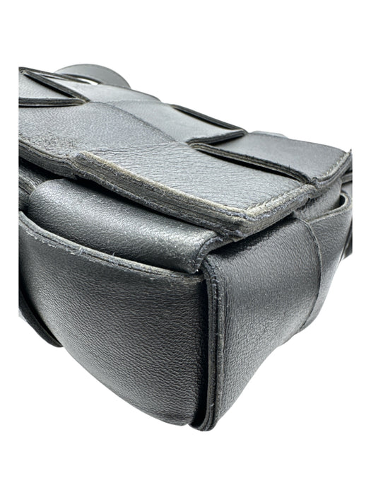 Bottega Veneta Olive Green Leather Weave flap over Magnetic Close Crossbody Bag Olive Green / Small