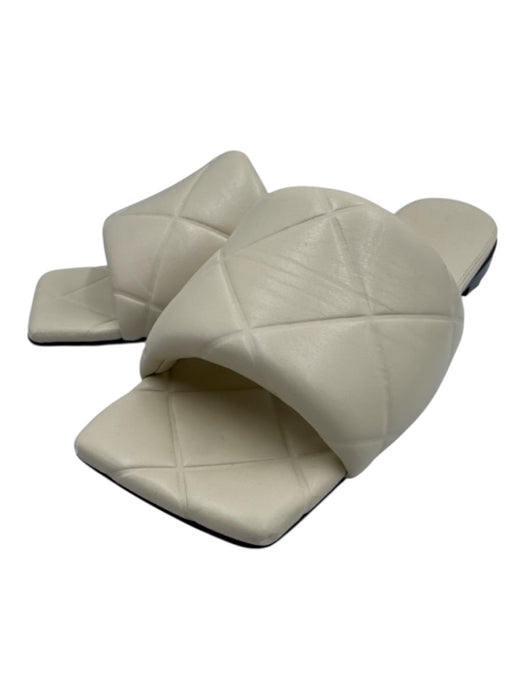 Bottega Veneta Shoe Size 41 Ivory White Leather Square Toe Quilted Slide Sandals Ivory White / 41