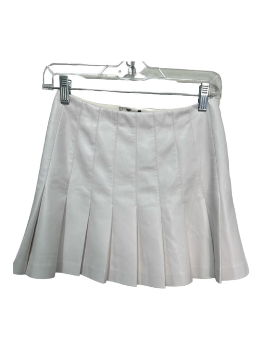 Alice & Olivia Size 0 White Polyurethane Faux Leather Pleated Zip Back Skirt White / 0