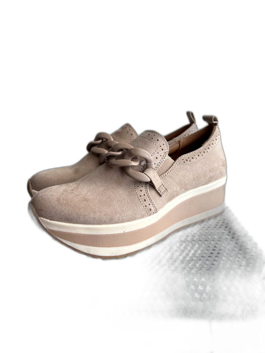 Mad Love Shoe Size 8 Beige Suede Platform Loafer Chain Detail Almond Toe Shoes Beige / 8