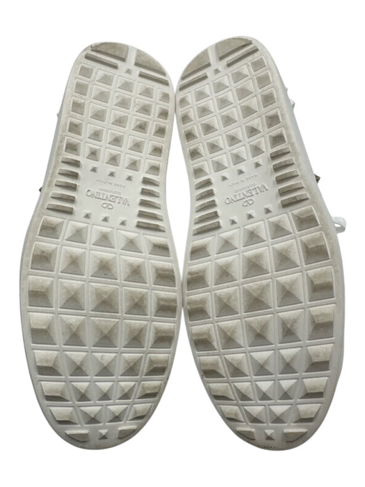Valentino Garavani Shoe Size 40 White Leather Upper Gold Tone Details Sneakers White / 40