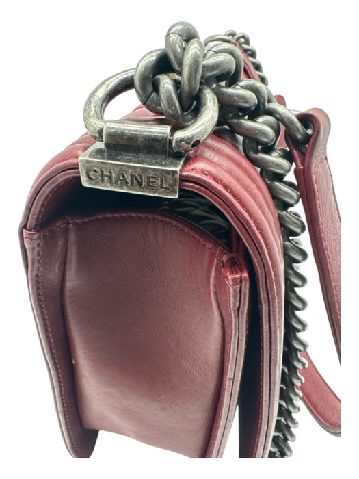 Chanel Burgundy Leather Gunmetal Hardware Flap Chain Crossbody Bag Burgundy / Medium