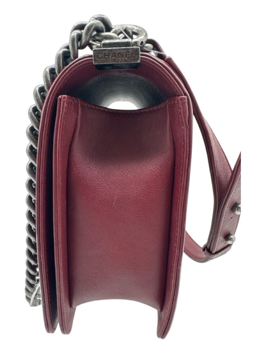 Chanel Burgundy Leather Gunmetal Hardware Flap Chain Crossbody Bag Burgundy / Medium