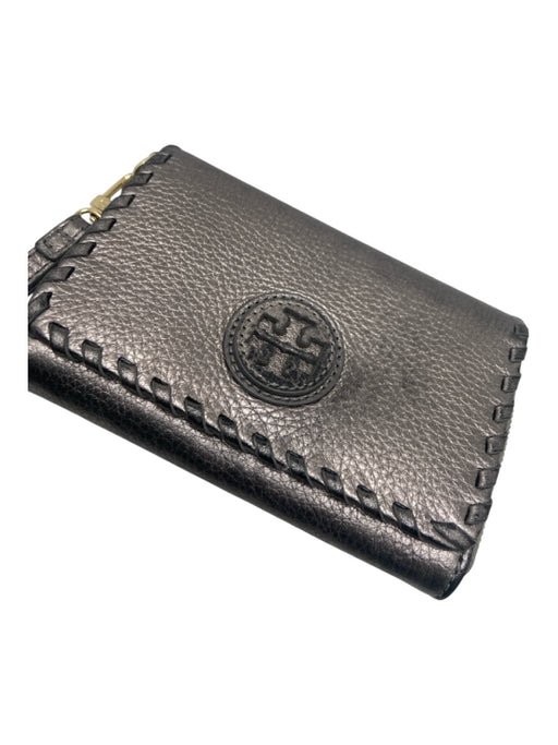 Tory Burch Silver Leather Pebbled Logo GHW Zip Close Wallets Silver