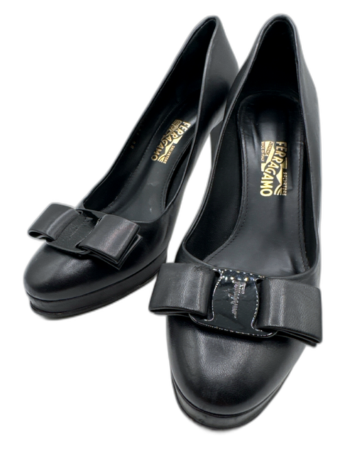 Salvatore Ferragamo Shoe Size 8.5 Black Leather Round Toe Bow Detail Pumps Black / 8.5