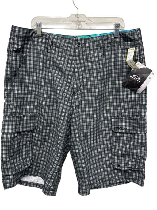 Oakley NWT Size 38 Gray & Black Synthetic Plaid Khakis Men's Shorts Gray & Black / 38