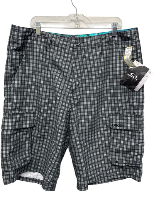 Oakley NWT Size 38 Gray & Black Synthetic Plaid Khakis Men's Shorts Gray & Black / 38
