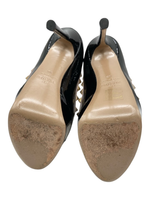 Valentino Garavani Shoe Size 36 Black & Taupe Leather Cut Out Rockstud Pumps Black & Taupe / 36