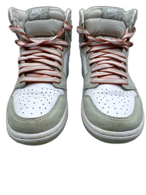 Nike Shoe Size 7 Sage Green & White Leather Round Toe Contrast Laces Sneakers Sage Green & White / 7