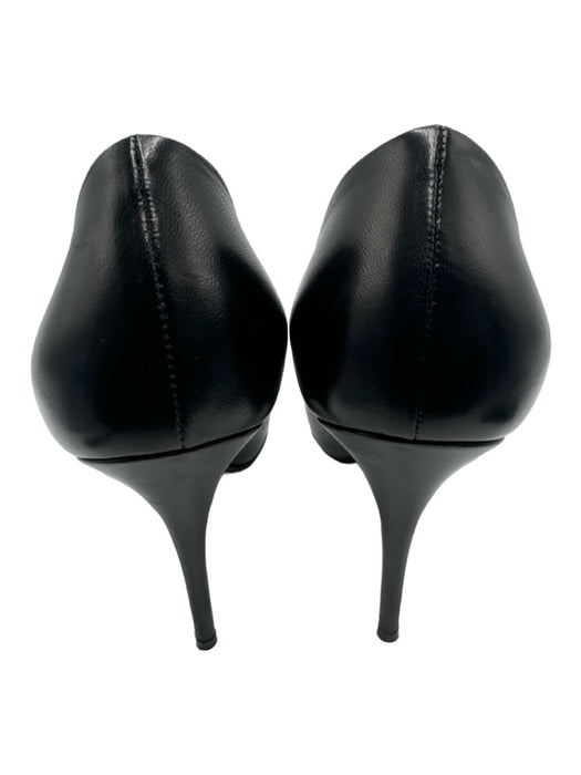 Valentino Garavani Shoe Size 40 Black & Gold Leather Rockstud Pointed Toe Pumps Black & Gold / 40