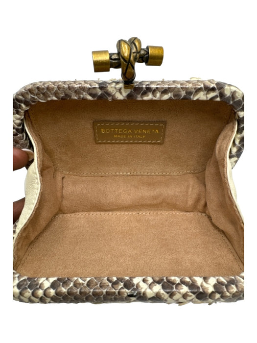 Bottega Veneta Cream & Gray Leather Woven Clutch Brass Hardware kiss lock Bag Cream & Gray / S