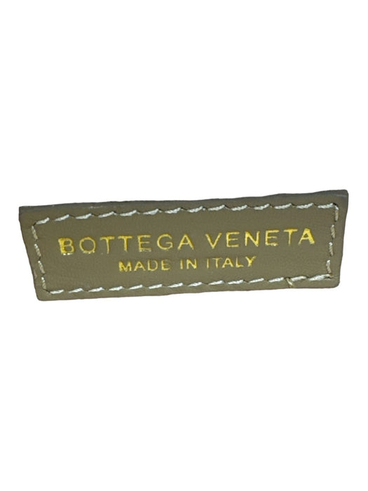 Bottega Veneta Cream & Gray Leather Woven Clutch Brass Hardware kiss lock Bag Cream & Gray / S